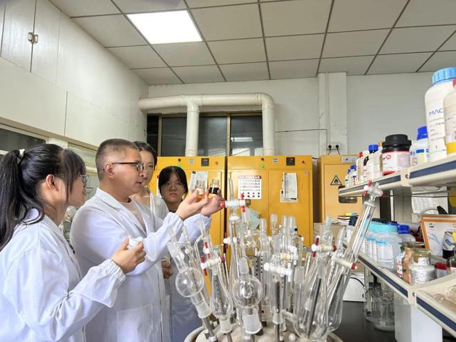 【委员风采⑦】肖孝辉:让学生爱上科学,让企业走上技术改革和产品优化的“快车道”