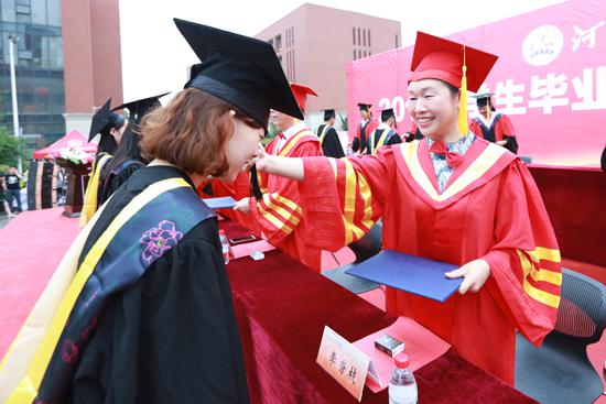 河南师范大学新联学院举办“毕业典礼观摩暨媒体看新联”活动