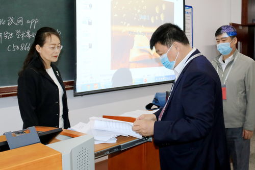 校领导深入新学期研究生课堂开展教学检查工作
