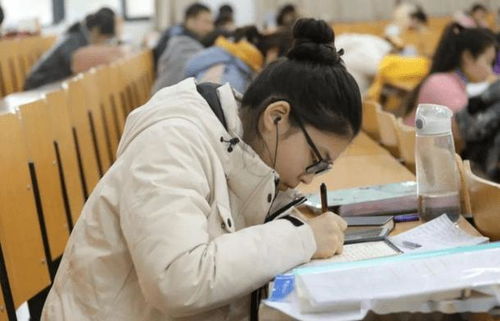 考上研究生才知道,导师也会 区别对待 ,家境不同待遇天差地别